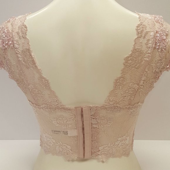 Hand beaded pastel pink cap sleeve lace crop top. - Picture 6 of 9